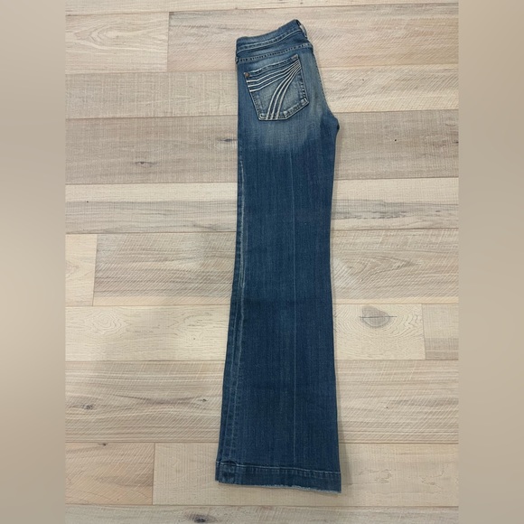 7 FAMK - Picture 2 of 3